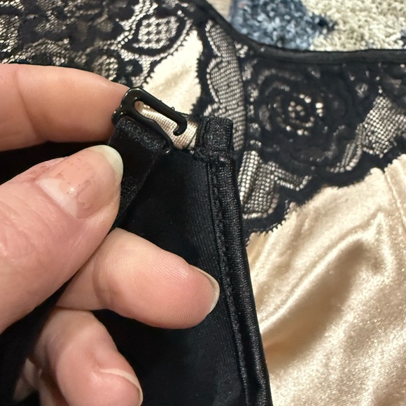 Elegant Black and Tan Lace Bustier / Corset / Large - Picture 5 of 9